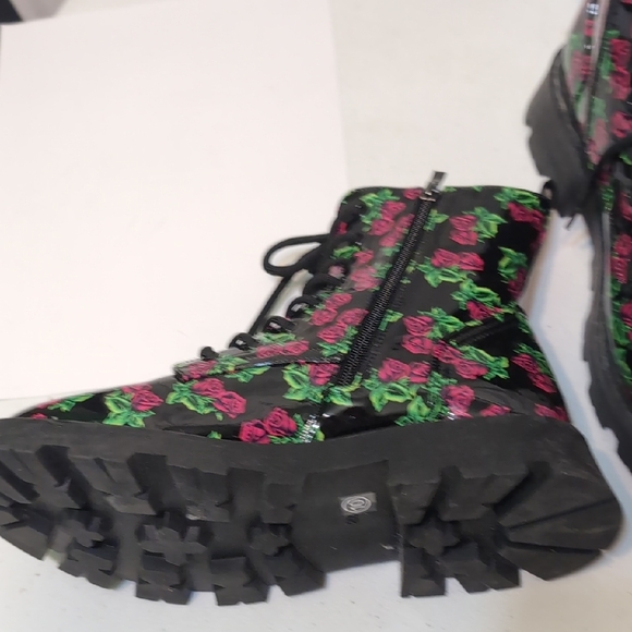 Betsey Johnson Black Johnny Tin Can Rose Combat Boots 3" Heels Size 10 - Picture 4 of 9